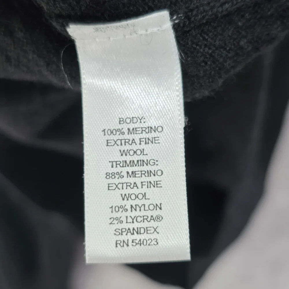 Banana Republic Mens M Black Extra Fine Merino Wool V-Neck Sweater Pullover